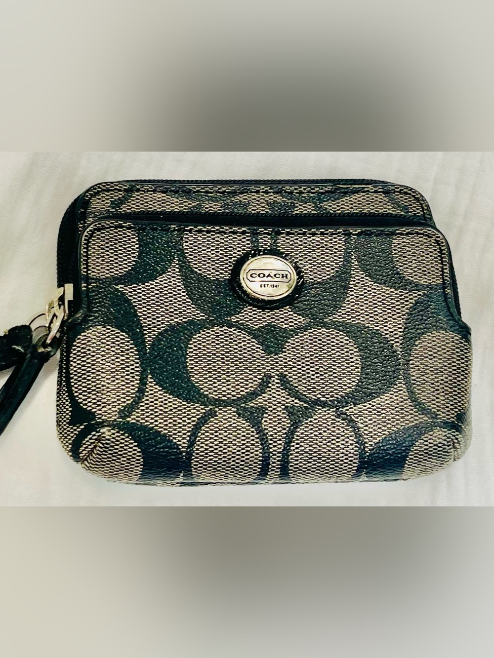 Coach Signature Coated Canvas Double Zip ID Wallet - Mont Condition